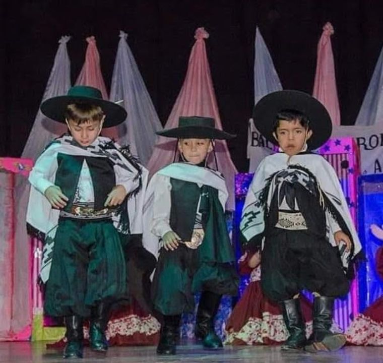 Danzas Folklóricas Infantiles 7